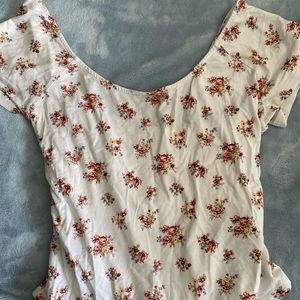 Short sleeve crop top